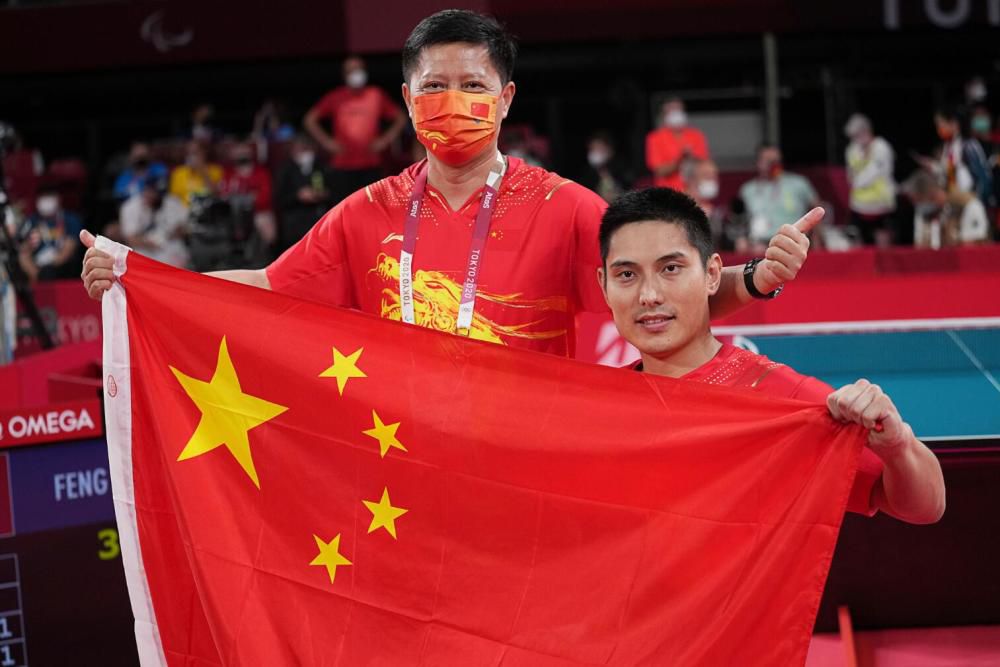 但埃弗拉说道：“这取决于门将的风格，如果是库尔图瓦，他会去拦截那个球。